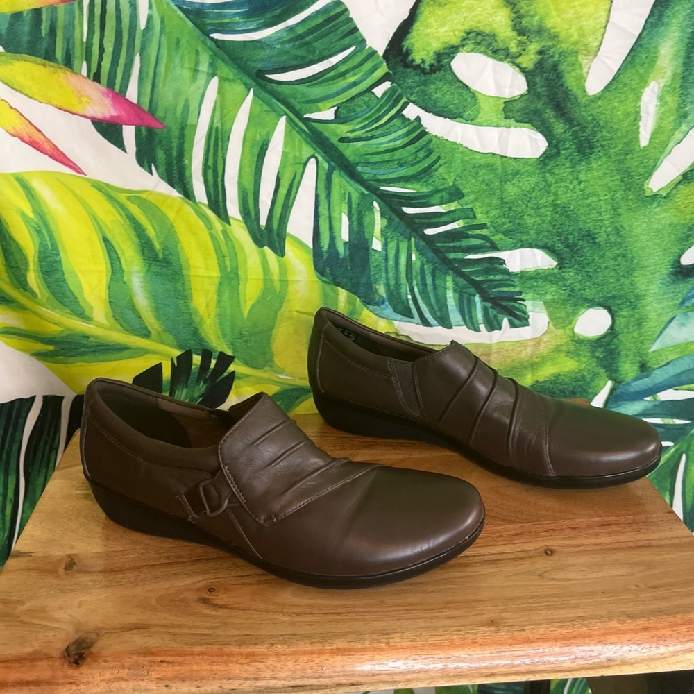 Clarks Collections 9N Brown Leather Pleated Slip On Fall Ankle Wedge Booties